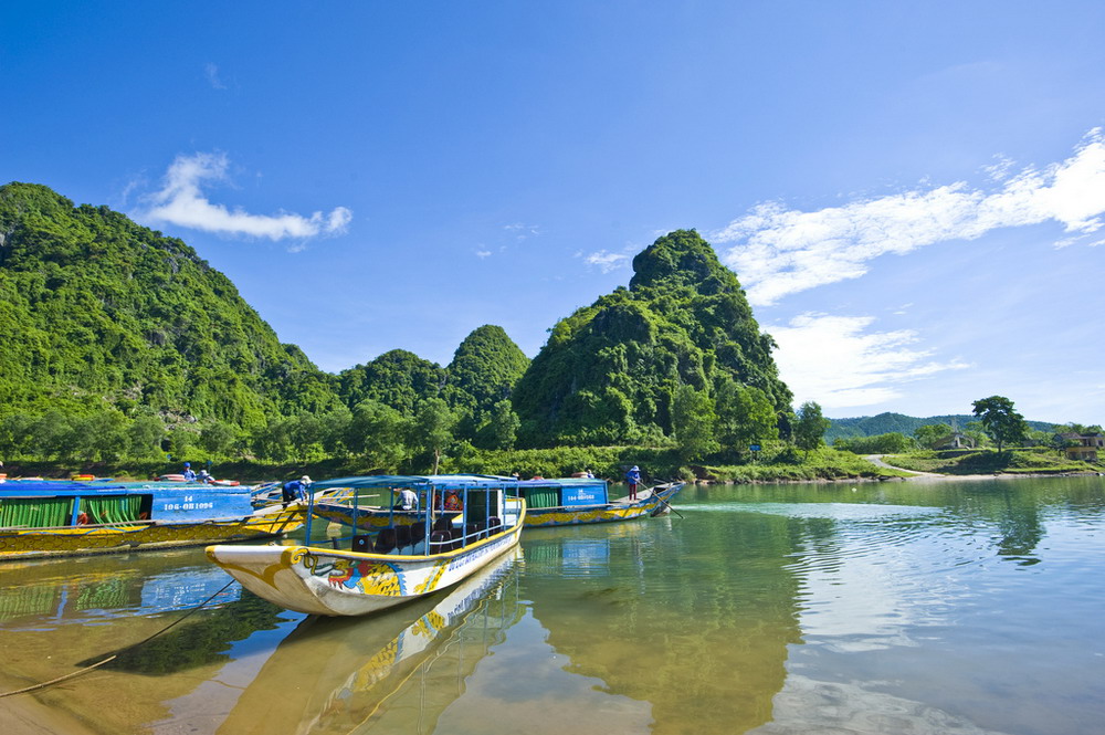 du-lich-quang-binh-ghe-tham-quan-vuong-quoc-hang-dong