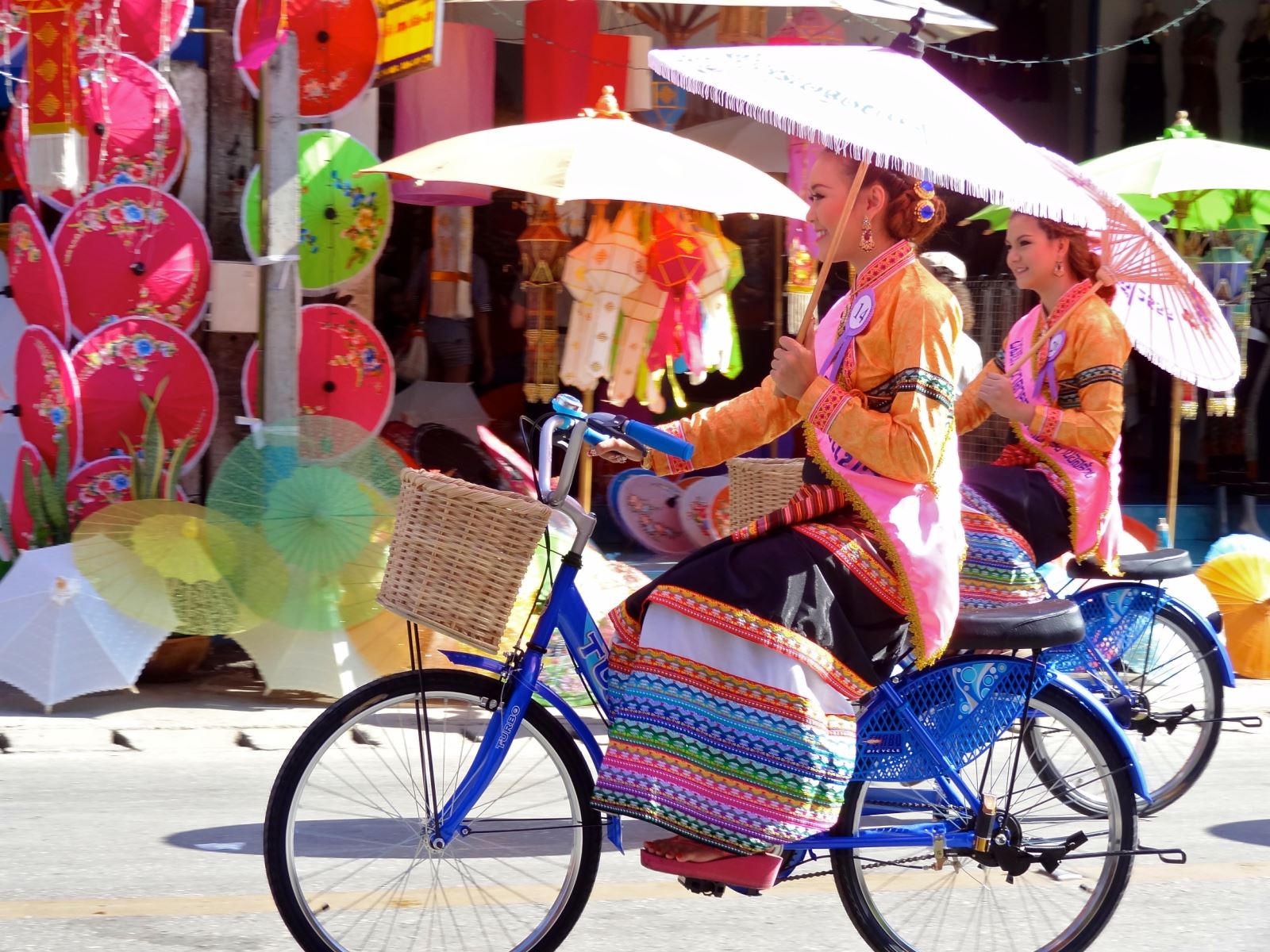 du-lich-thai-lan-mua-he-ghe-tham-lang-o-bo-sang